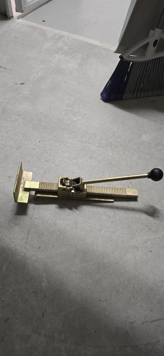Precision Flooring Ratchet Jack & Clamping System